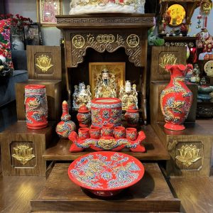 Bộ đồ thờ đắp nổi vẽ đỏ gốm sứ Bát Tràng